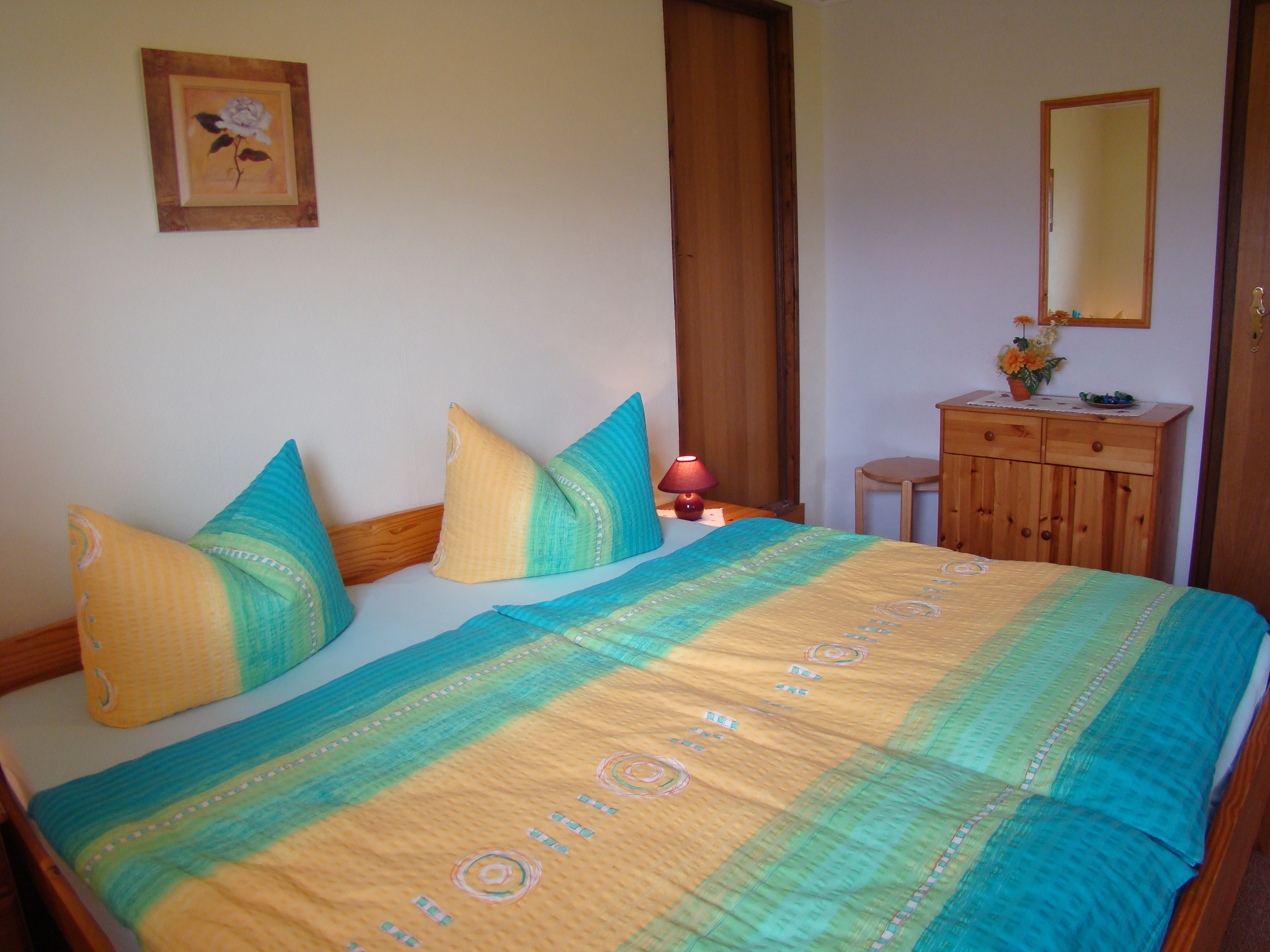 Schlafzimmer mit Doppelbett